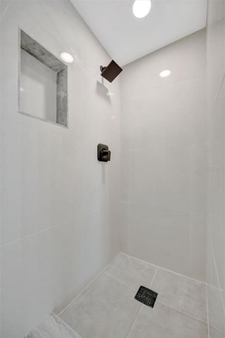 647 74TH AVENUE N, St Petersburg, FL 33702