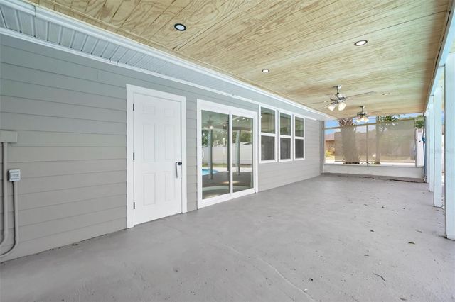 647 74TH AVENUE N, St Petersburg, FL 33702