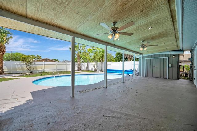 647 74TH AVENUE N, St Petersburg, FL 33702