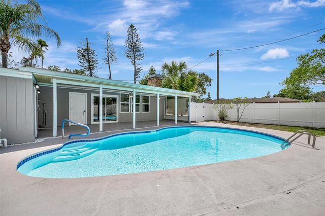 647 74TH AVENUE N, St Petersburg, FL 33702