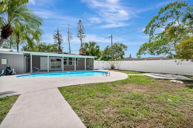 647 74TH AVENUE N, St Petersburg, FL 33702