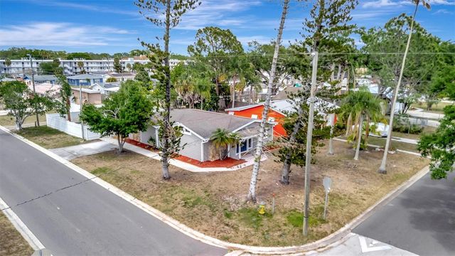 647 74TH AVENUE N, St Petersburg, FL 33702