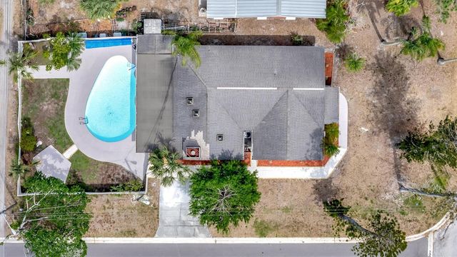 647 74TH AVENUE N, St Petersburg, FL 33702