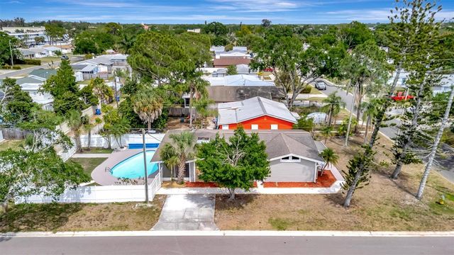 647 74TH AVENUE N, St Petersburg, FL 33702