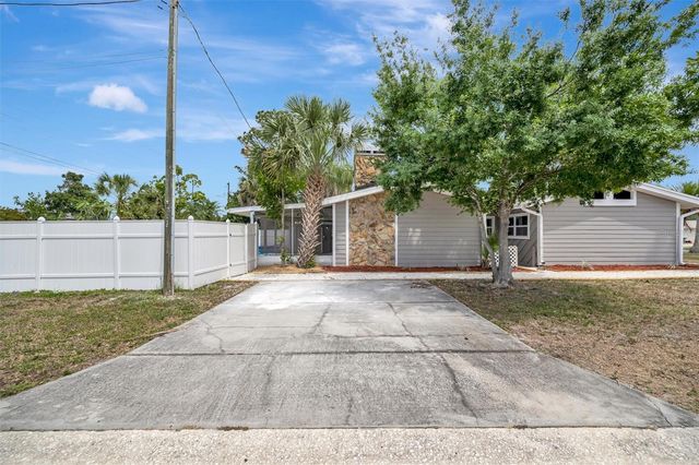 647 74TH AVENUE N, St Petersburg, FL 33702