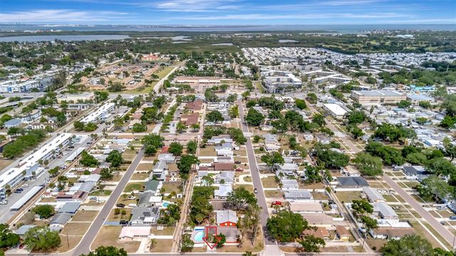 647 74TH AVENUE N, St Petersburg, FL 33702