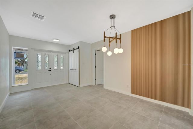 647 74TH AVENUE N, St Petersburg, FL 33702