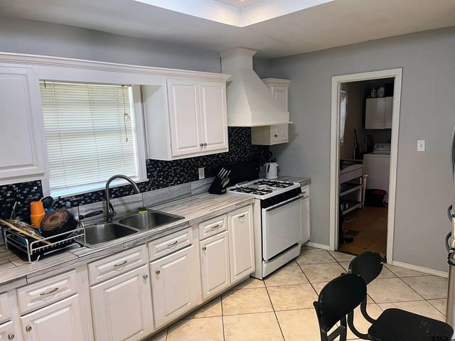 407 Fulton, Pittsburg, TX 75686