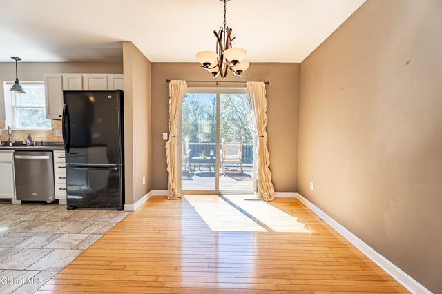 6 Cobblestone Lane, Troy, NY 12180