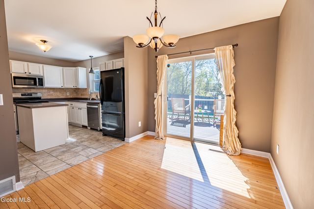 6 Cobblestone Lane, Troy, NY 12180