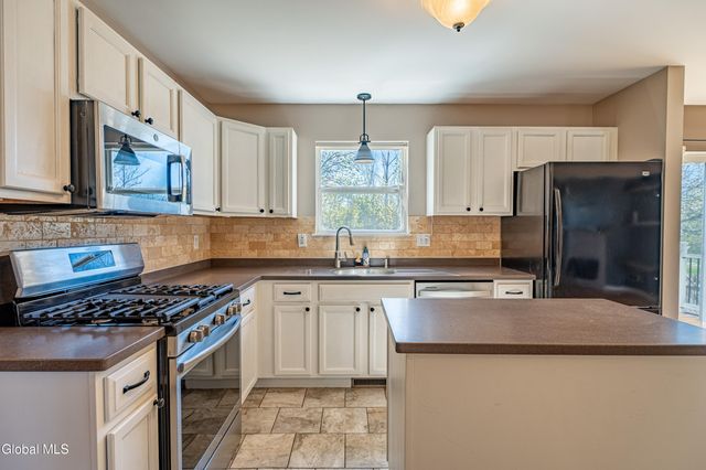 6 Cobblestone Lane, Troy, NY 12180