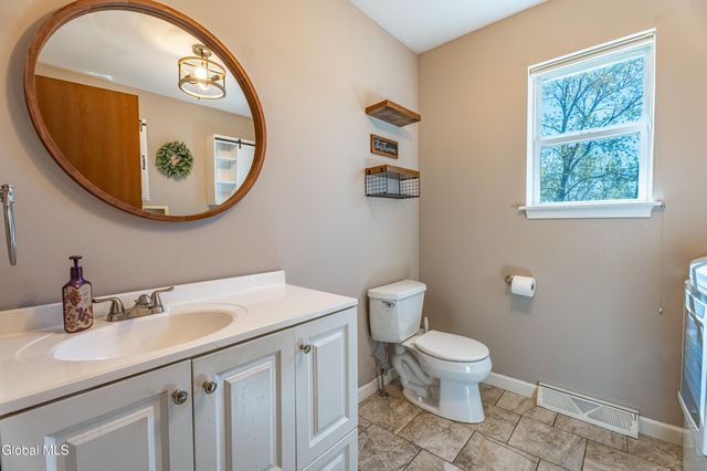 6 Cobblestone Lane, Troy, NY 12180