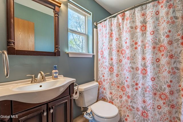 6 Cobblestone Lane, Troy, NY 12180