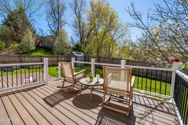 6 Cobblestone Lane, Troy, NY 12180
