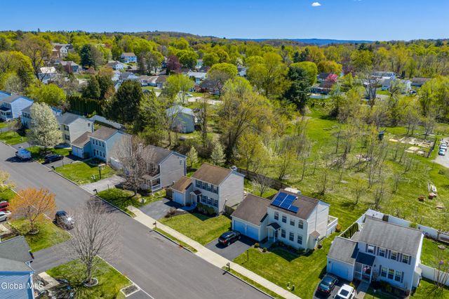 6 Cobblestone Lane, Troy, NY 12180