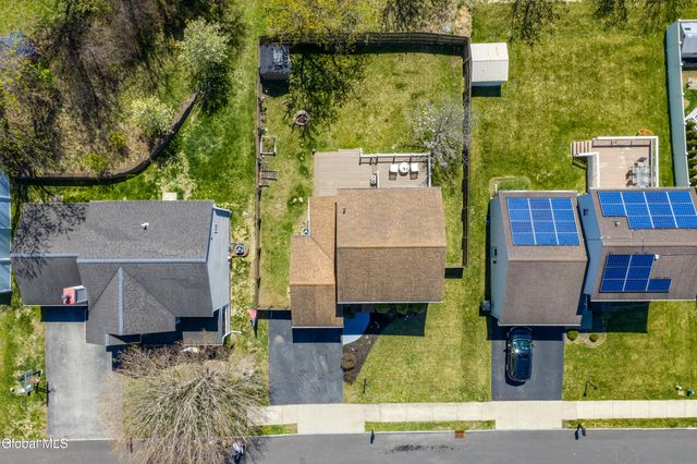 6 Cobblestone Lane, Troy, NY 12180