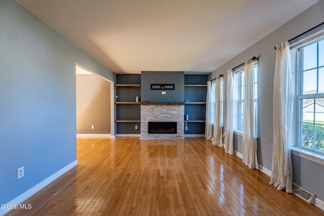 6 Cobblestone Lane, Troy, NY 12180