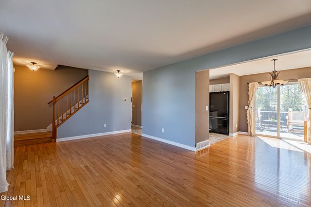 6 Cobblestone Lane, Troy, NY 12180