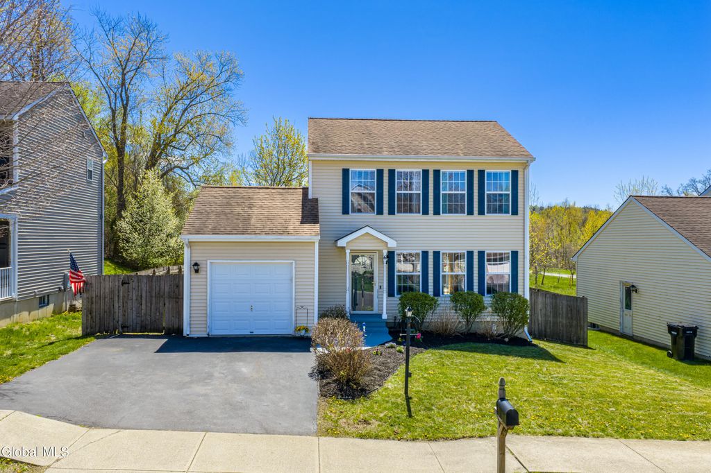 6 Cobblestone Lane, Troy, NY 12180