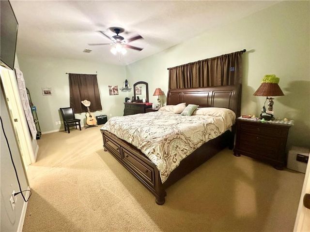 39 Front St, Rockport, TX 78382