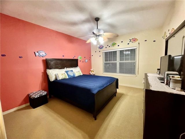 39 Front St, Rockport, TX 78382