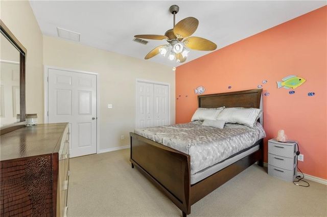 39 Front St, Rockport, TX 78382
