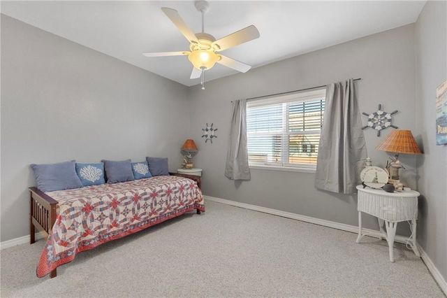 39 Front St, Rockport, TX 78382