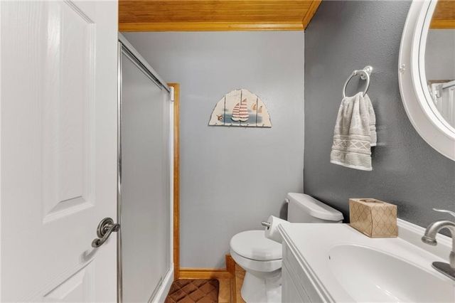 39 Front St, Rockport, TX 78382
