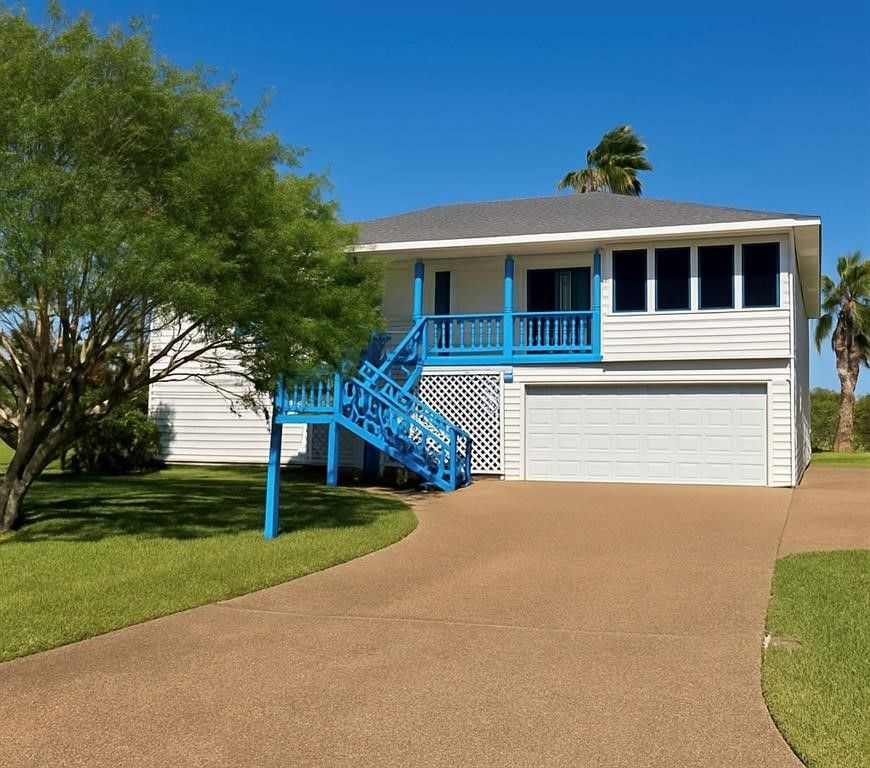 39 Front St, Rockport, TX 78382