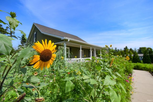 5753 N Golf Course Road, Bicknell, IN 47512