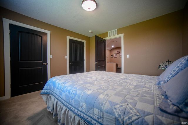 5753 N Golf Course Road, Bicknell, IN 47512