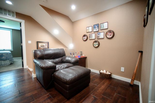 5753 N Golf Course Road, Bicknell, IN 47512