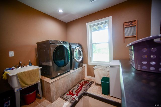 5753 N Golf Course Road, Bicknell, IN 47512