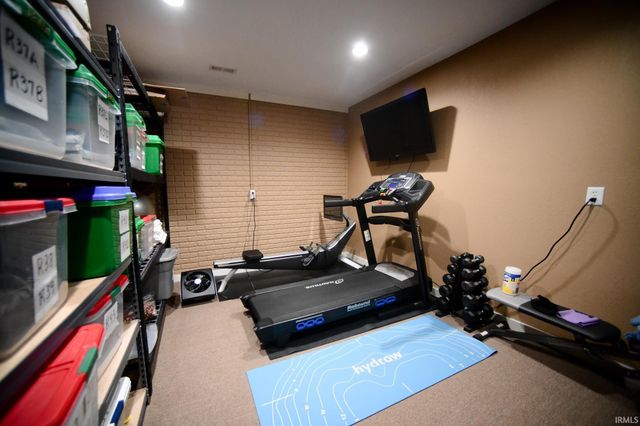 5753 N Golf Course Road, Bicknell, IN 47512