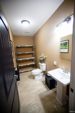 5753 N Golf Course Road, Bicknell, IN 47512