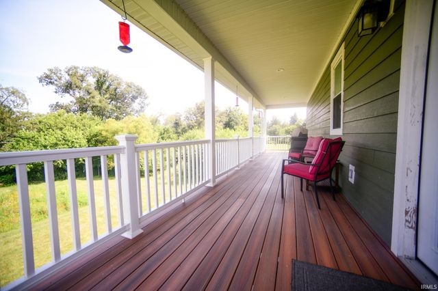 5753 N Golf Course Road, Bicknell, IN 47512