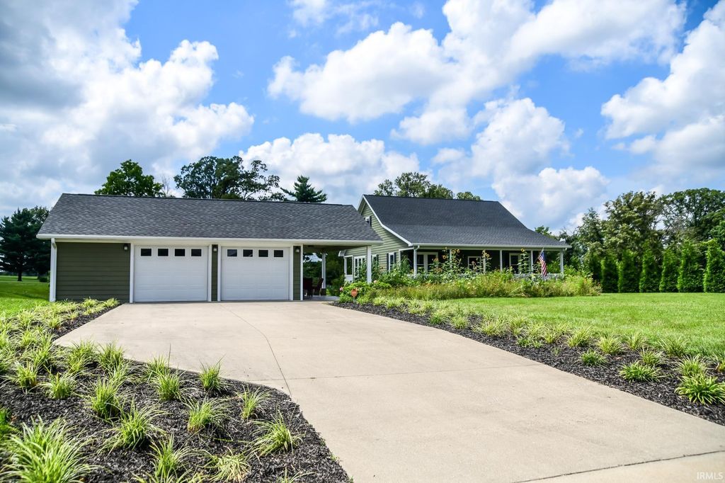 5753 N Golf Course Road, Bicknell, IN 47512