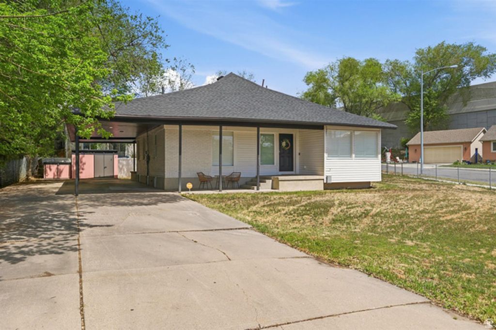 Image 2 of property listing at 526 W WINCHESTER ST, Murray, UT 84123