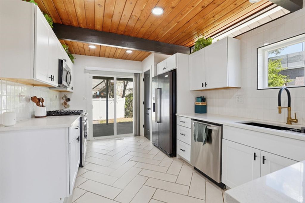 Image 11 of property listing at 526 W WINCHESTER ST, Murray, UT 84123