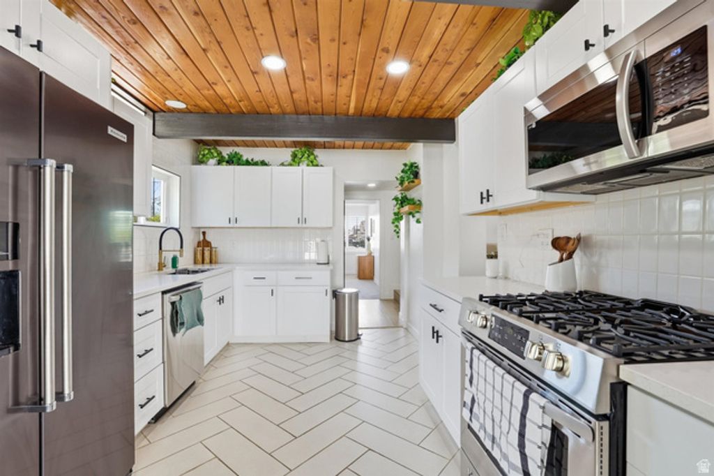 Image 13 of property listing at 526 W WINCHESTER ST, Murray, UT 84123