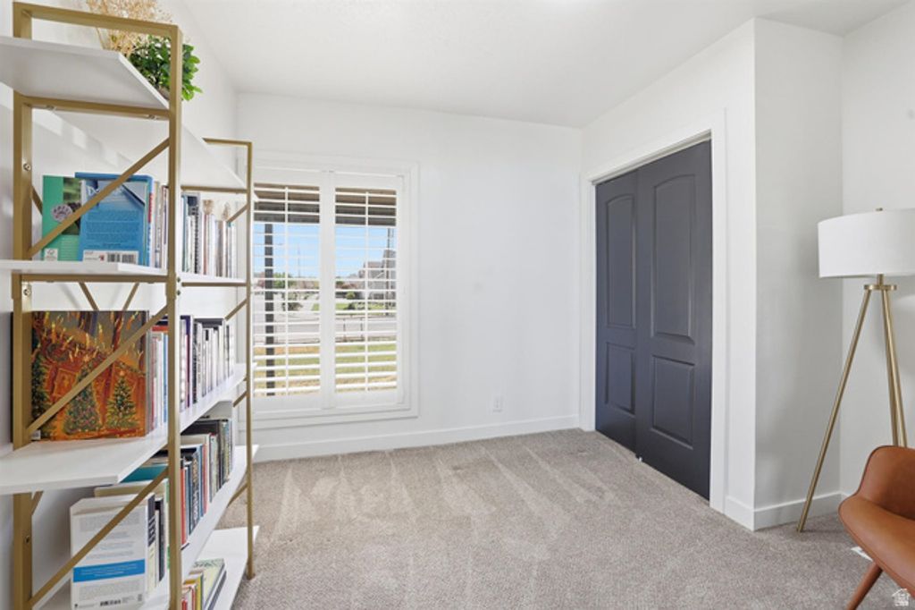 Image 18 of property listing at 526 W WINCHESTER ST, Murray, UT 84123
