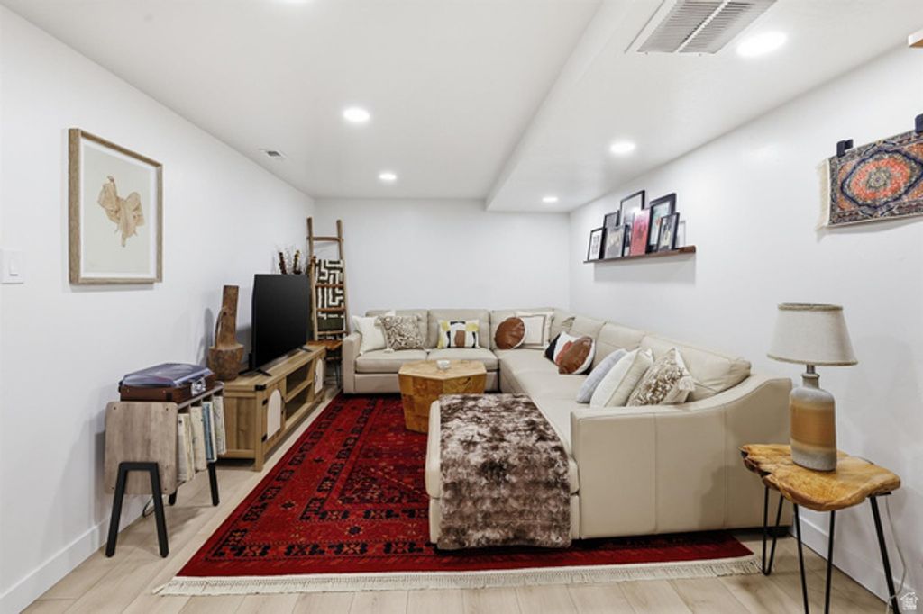 Image 23 of property listing at 526 W WINCHESTER ST, Murray, UT 84123