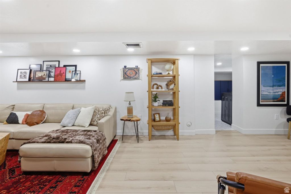 Image 25 of property listing at 526 W WINCHESTER ST, Murray, UT 84123