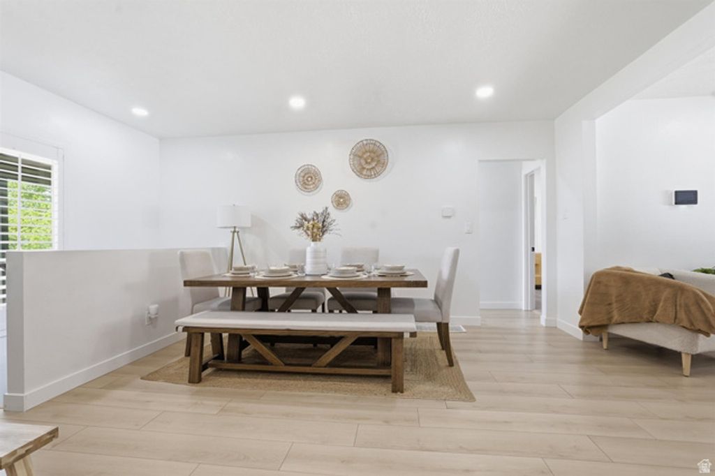Image 5 of property listing at 526 W WINCHESTER ST, Murray, UT 84123