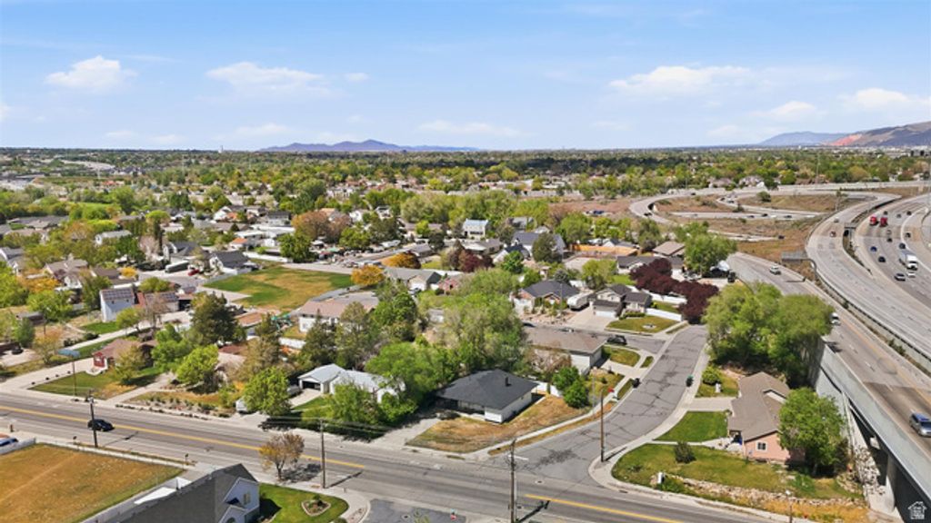 Image 44 of property listing at 526 W WINCHESTER ST, Murray, UT 84123