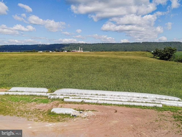 301 GARDEN SPOT RD, Lykens, PA 17048