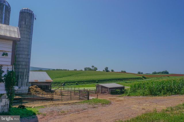 301 GARDEN SPOT RD, Lykens, PA 17048