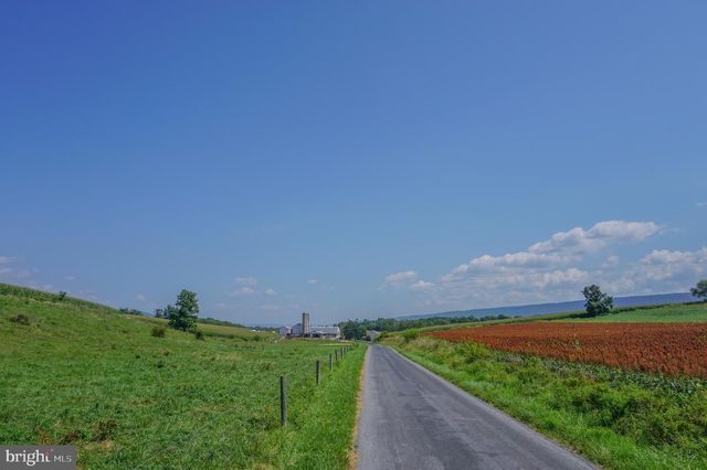 301 GARDEN SPOT RD, Lykens, PA 17048