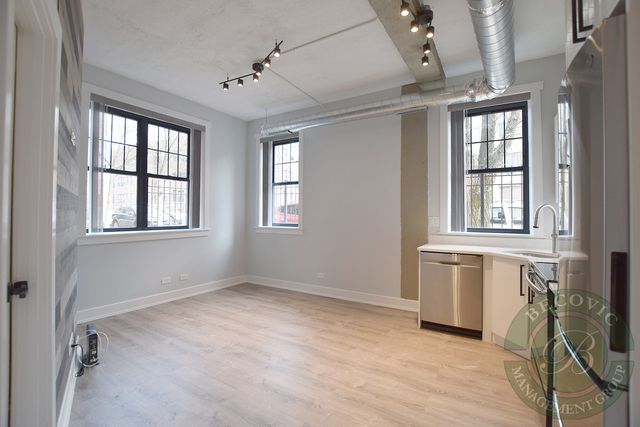 7645 N SHERIDAN Road 112, Chicago, IL 60626
