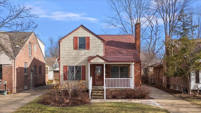 1218 Roslyn Road, Grosse Pointe Woods City, MI 48236